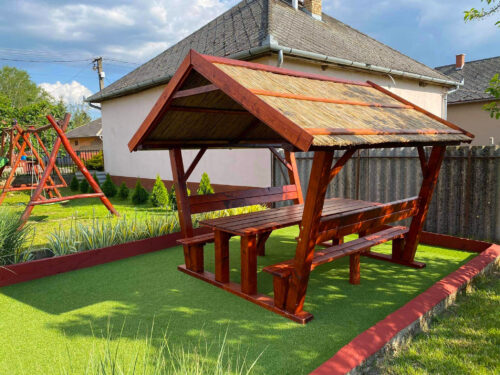 Nádtetős kerti kiülő gyalult oszlopokkal - többféle méretben!